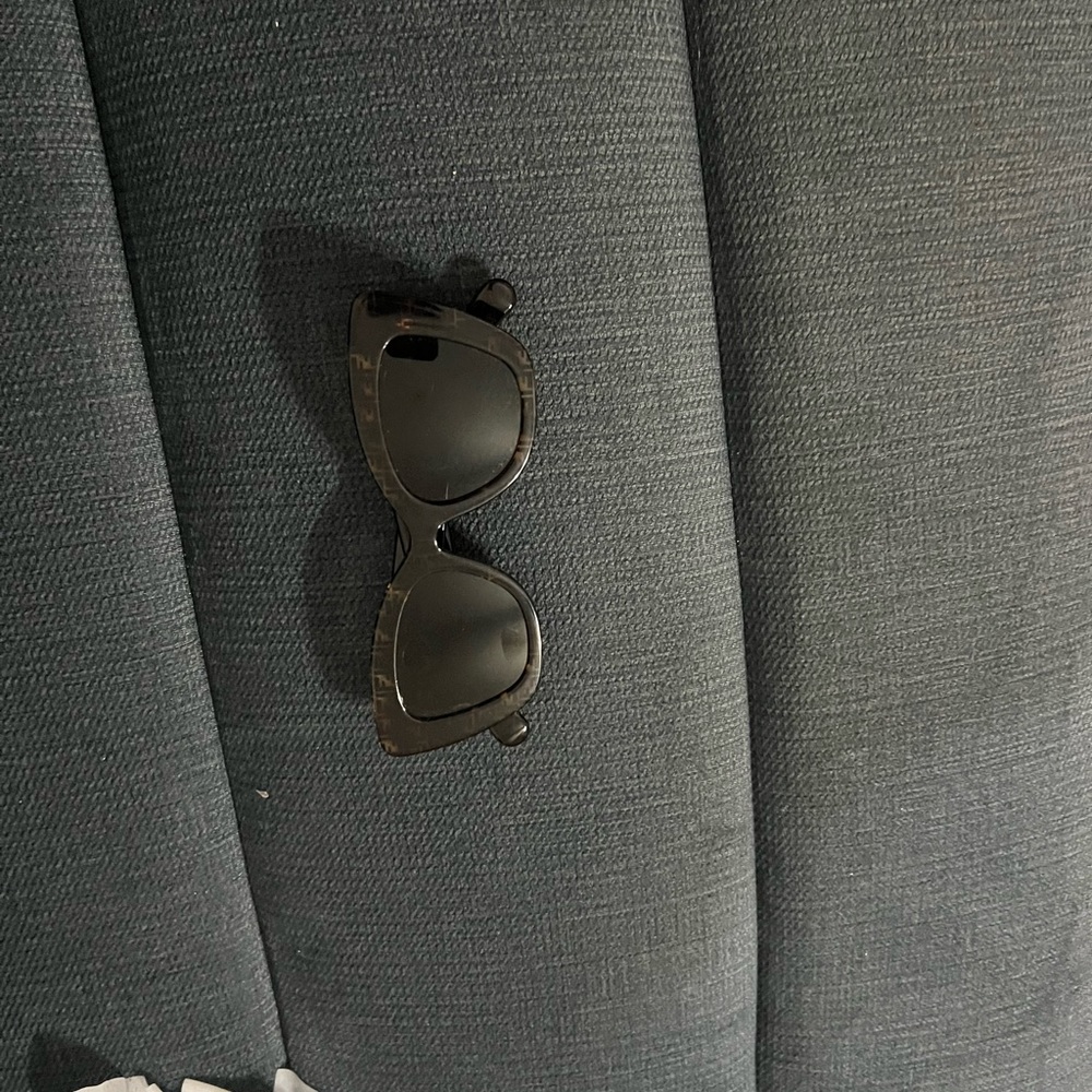 Fendi sunglasses like new